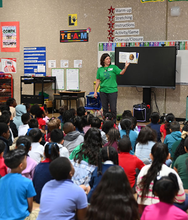 CITGO reads to kids.