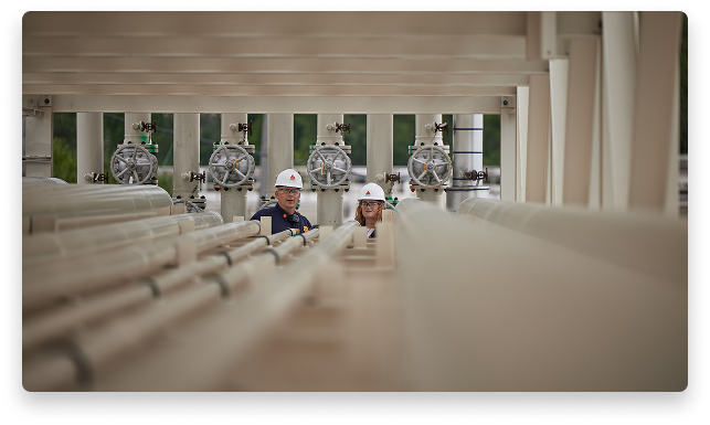 Workers at Pipeline