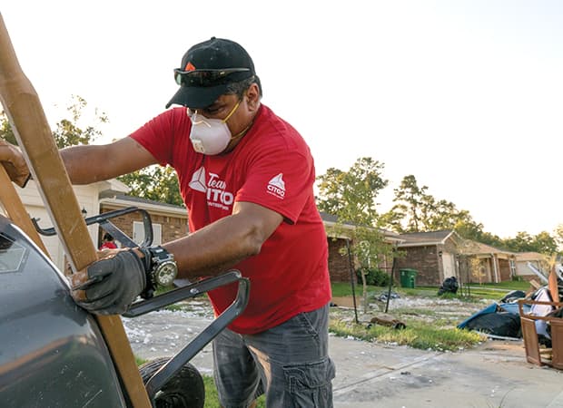 Disaster relief volunteer